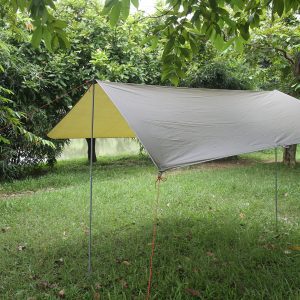 Waterproof Survival Tarp Shelter Portable Lightweight Suitable for 3 to 4 Person 9.5 by 9.5 Foot with 6 Rings As Outdoor Rain Tarp Tent Tarp Shelter Sun Shade Tent Hammocks Camping Shelter for Camping