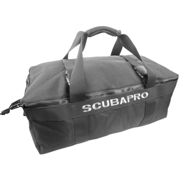 Made ade of heavy-duty 1000D nylon with a PU coating.